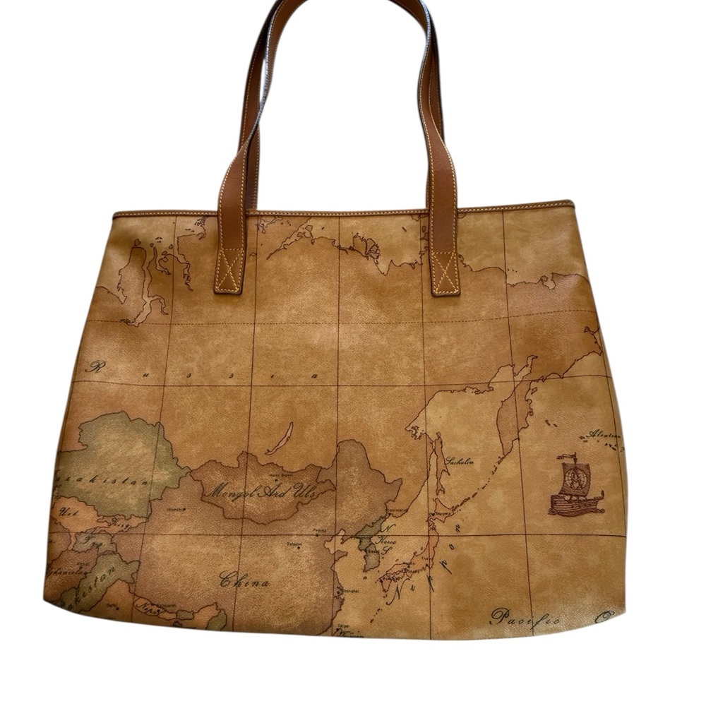 NWOT Alviero Martini Large Classe World Map Print Tote Bag w/ Double Handles.